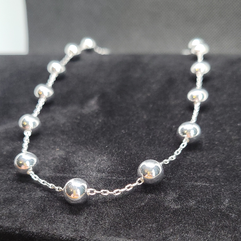 Elegant Silver Beaded Necklace